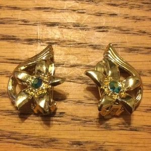 Vintage rhinestone flower earrings